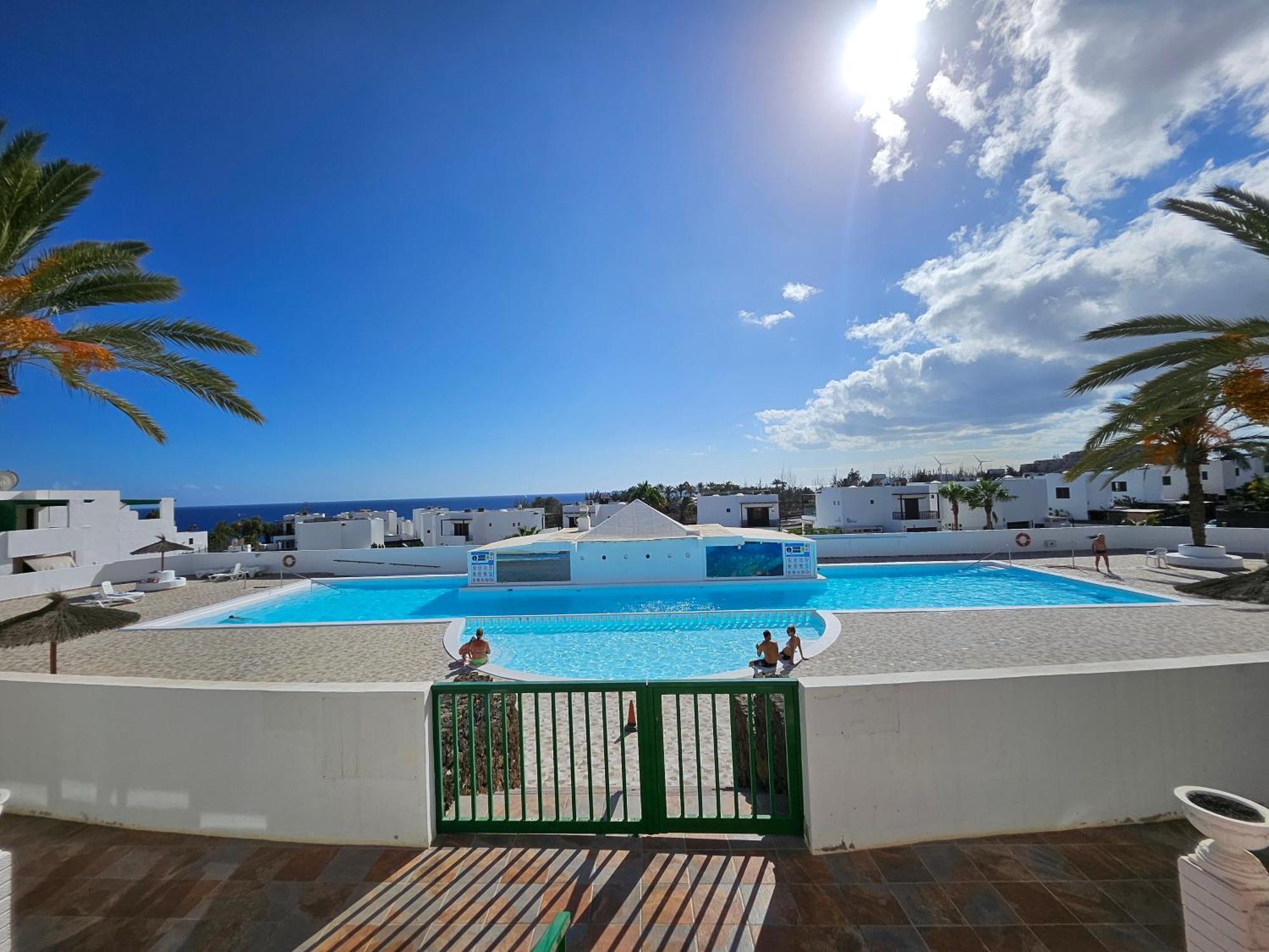 Azul Tuscan Playa Y Piscina Costa Teguise Esterno foto